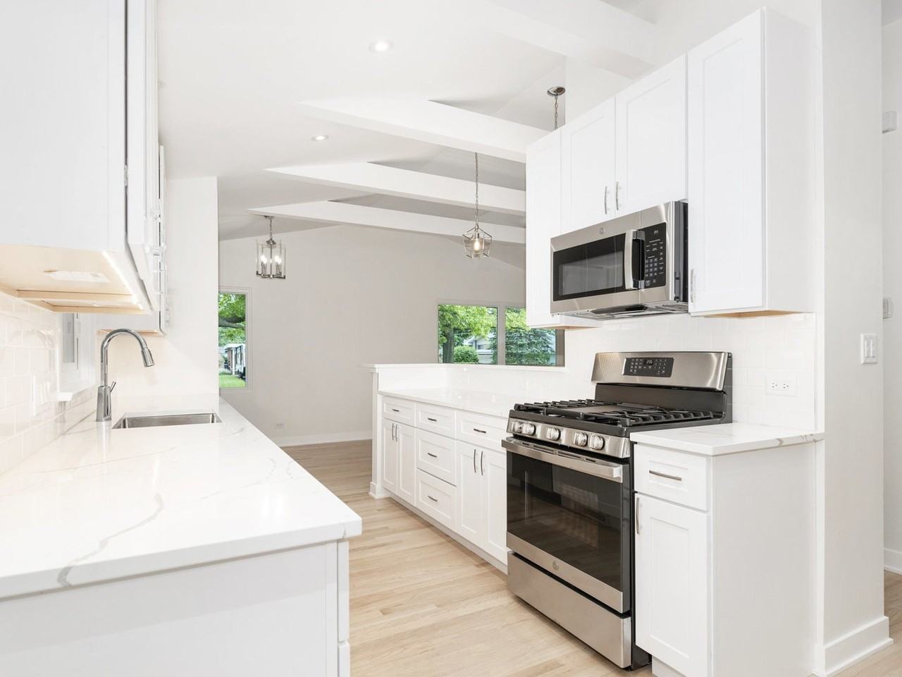 48 Oakwood Dr - Photo 6 of 23