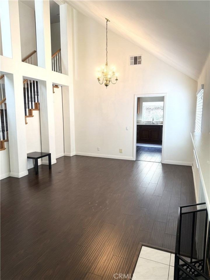 10817 Freer St - Photo 3 of 16