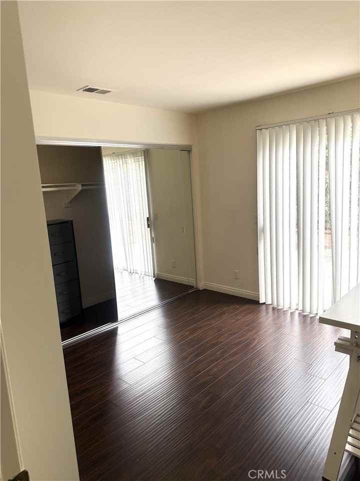 10817 Freer St - Photo 6 of 16