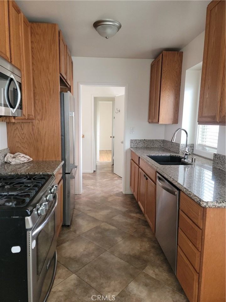 13203 Isis Ave - Photo 5 of 7
