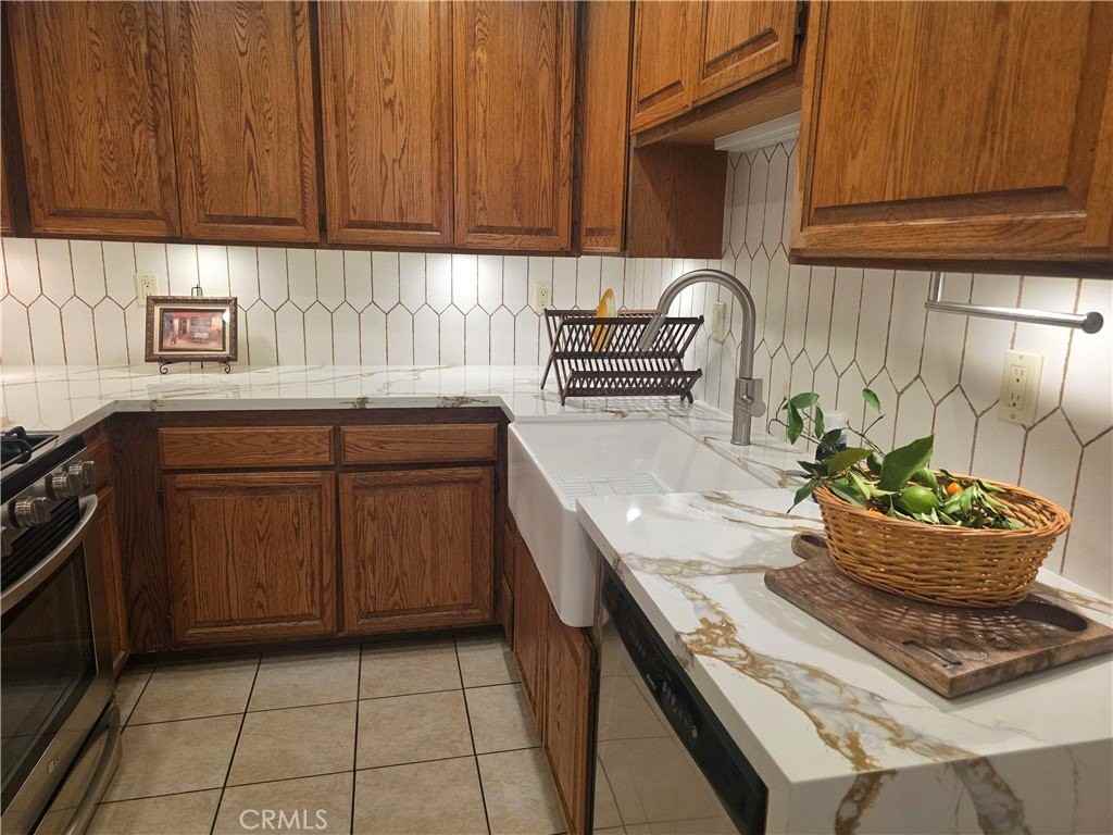 2426 Manet Ln - Photo 6 of 25