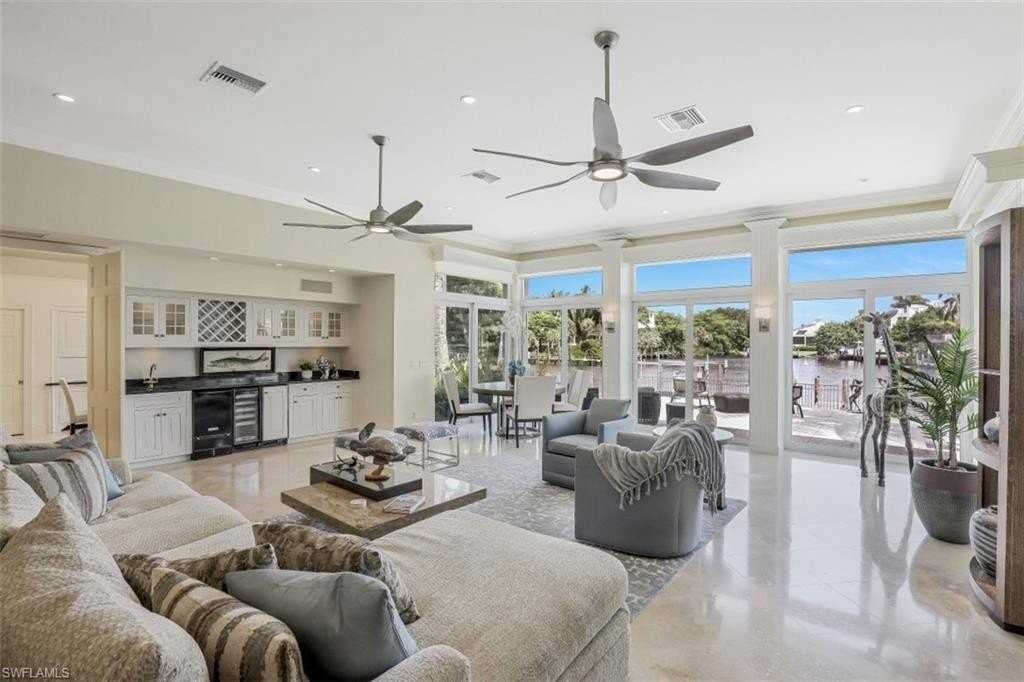 655 Galleon Dr - Photo 4 of 49