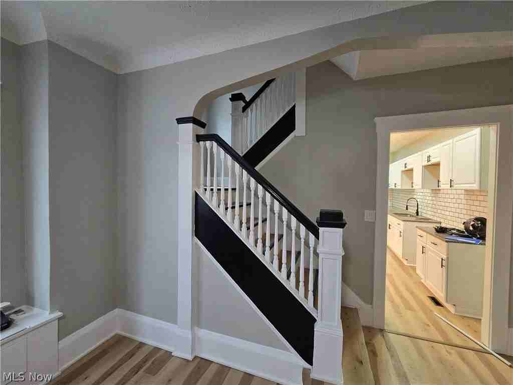 9807 Parkgate Ave - Photo 2 of 8