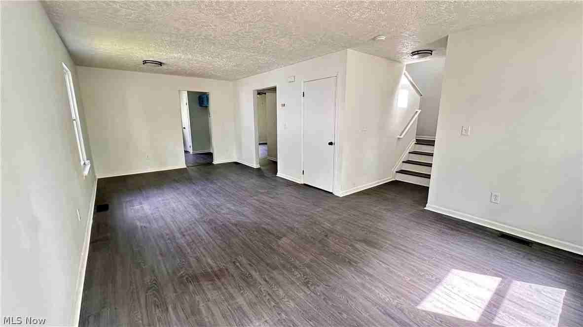 571 E 115th St - Photo 6 of 27