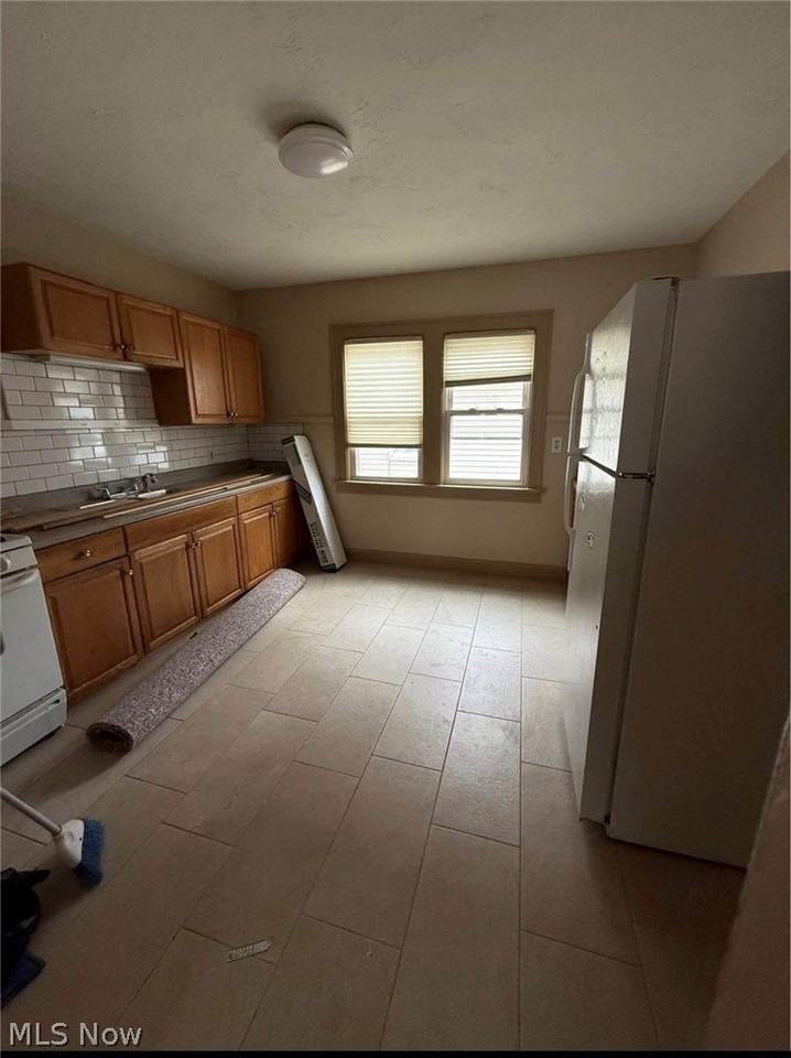 3147 W 82nd St - Photo 3 of 9