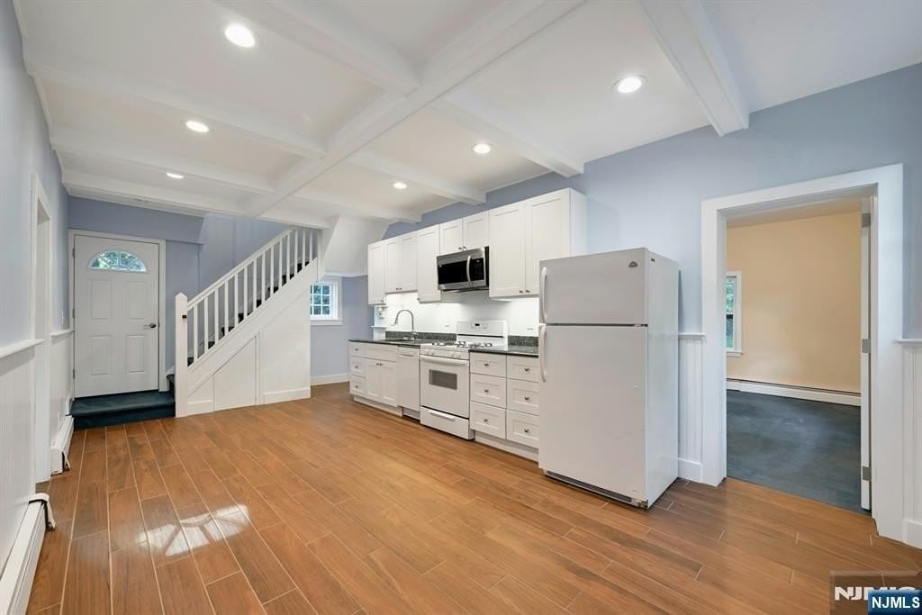 288 S Van Dien Ave - Photo 2 of 31