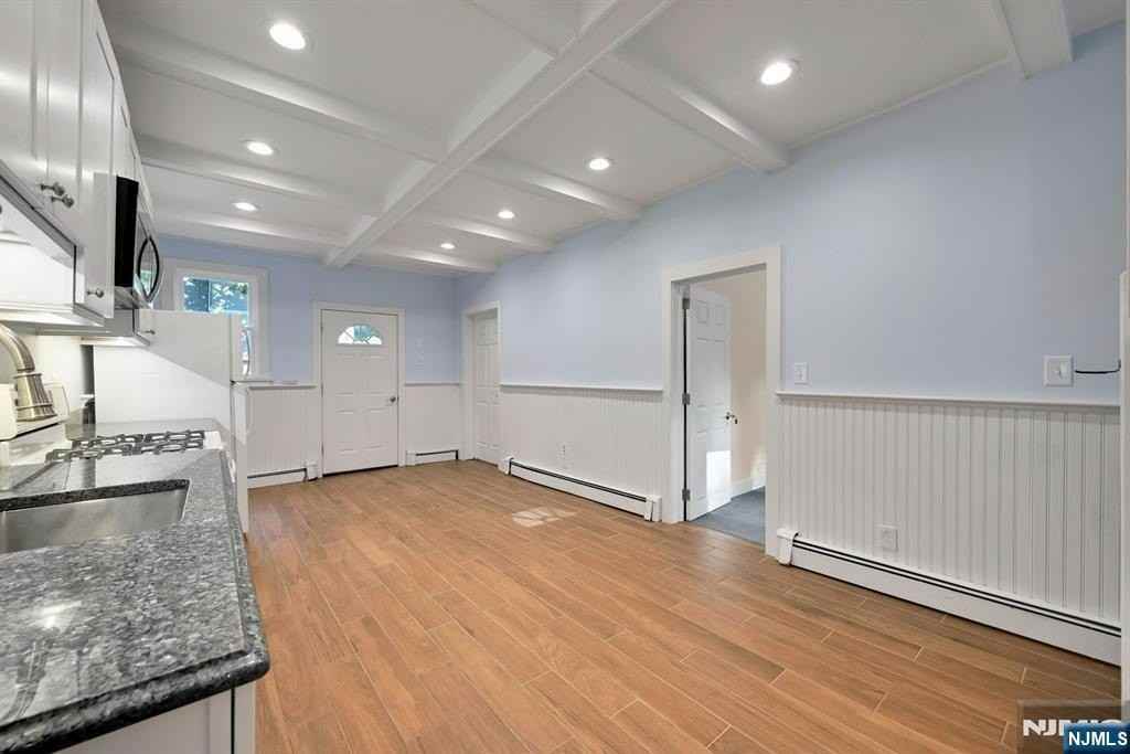288 S Van Dien Ave - Photo 4 of 31
