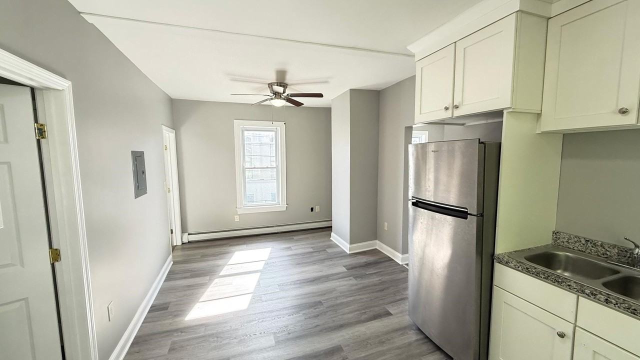 152 Pearl St #2 - Photo 4 of 21