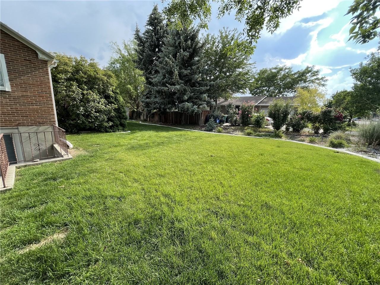 926 S Main St - Photo 2 of 35