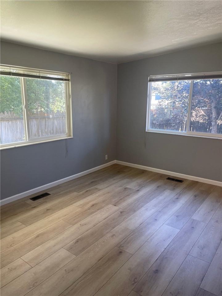 4618 S Russell St - Photo 3 of 18
