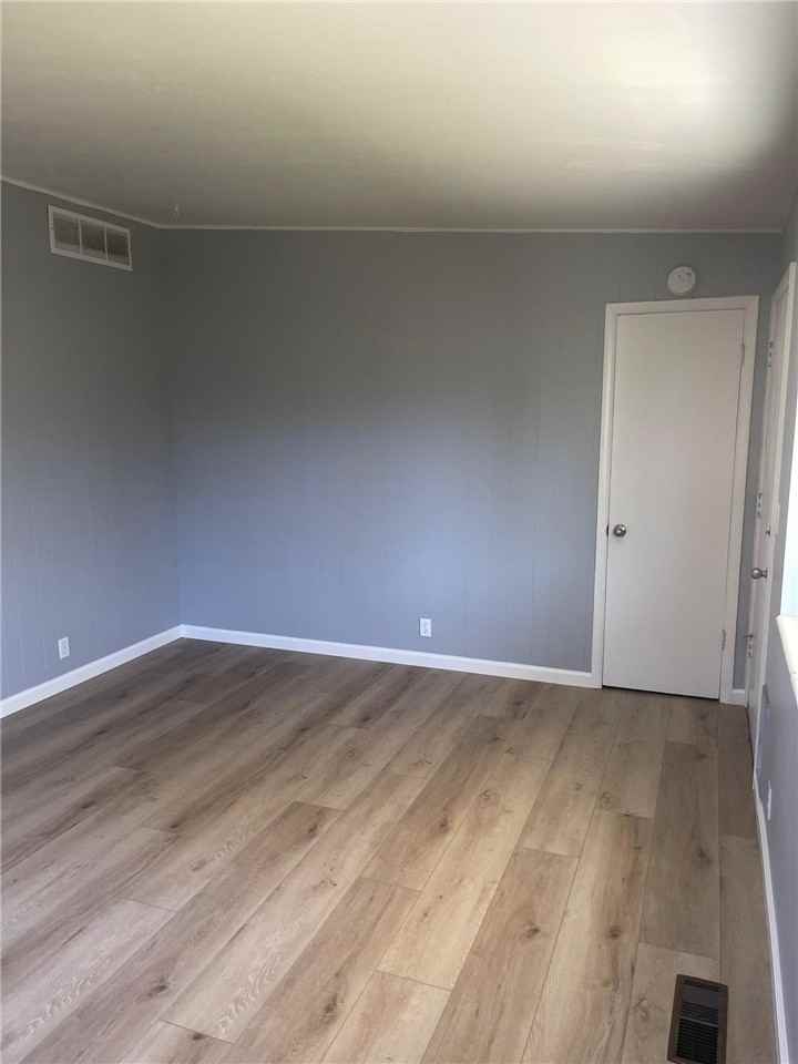 4618 S Russell St - Photo 4 of 18