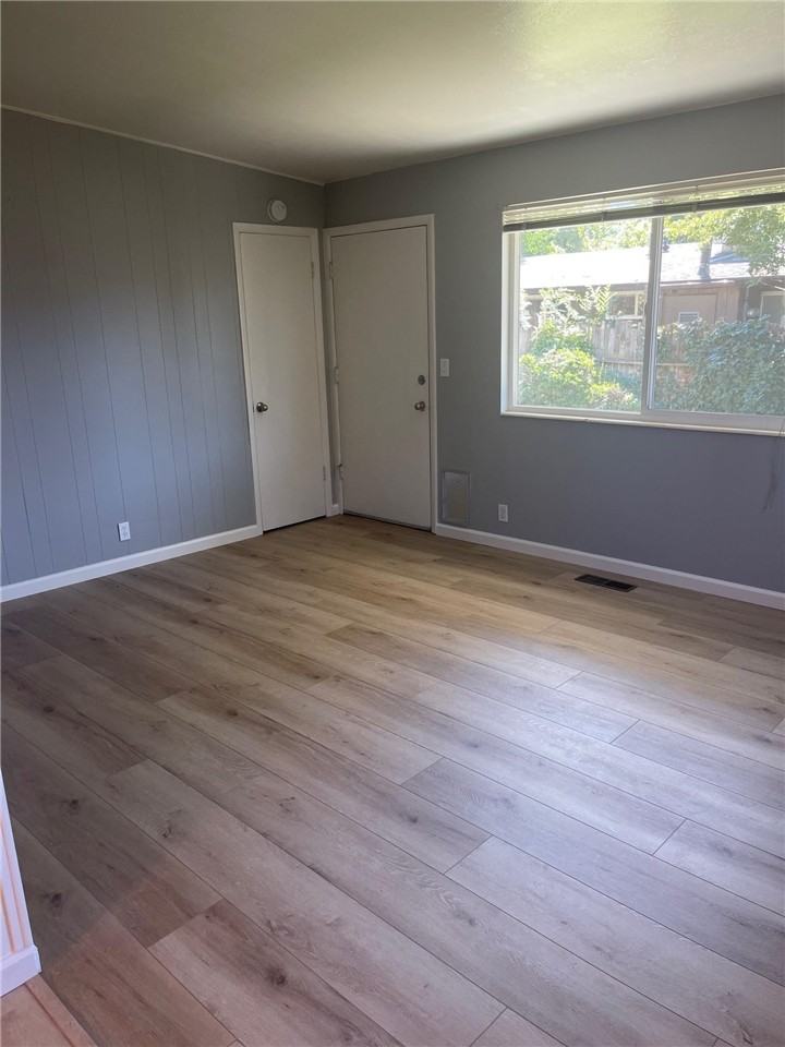 4618 S Russell St - Photo 5 of 18