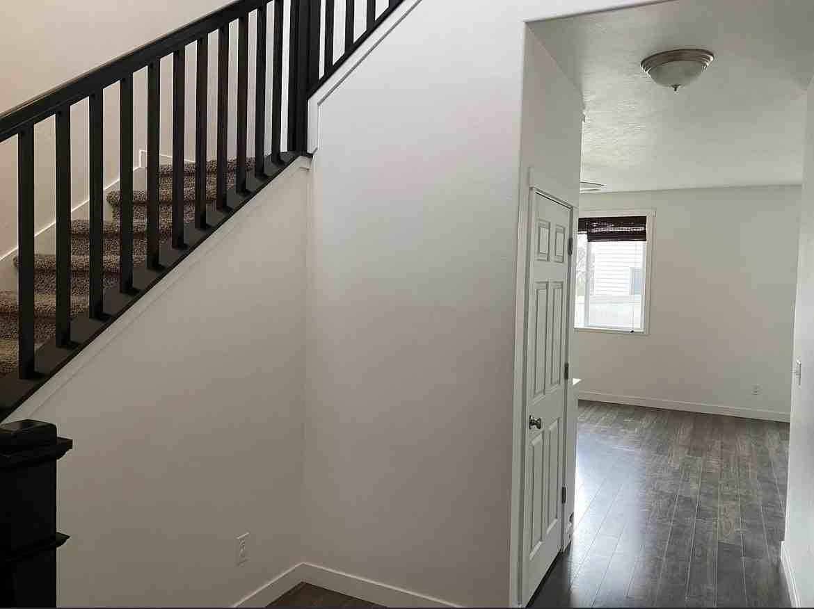 937 W Stonehaven Dr - Photo 2 of 14