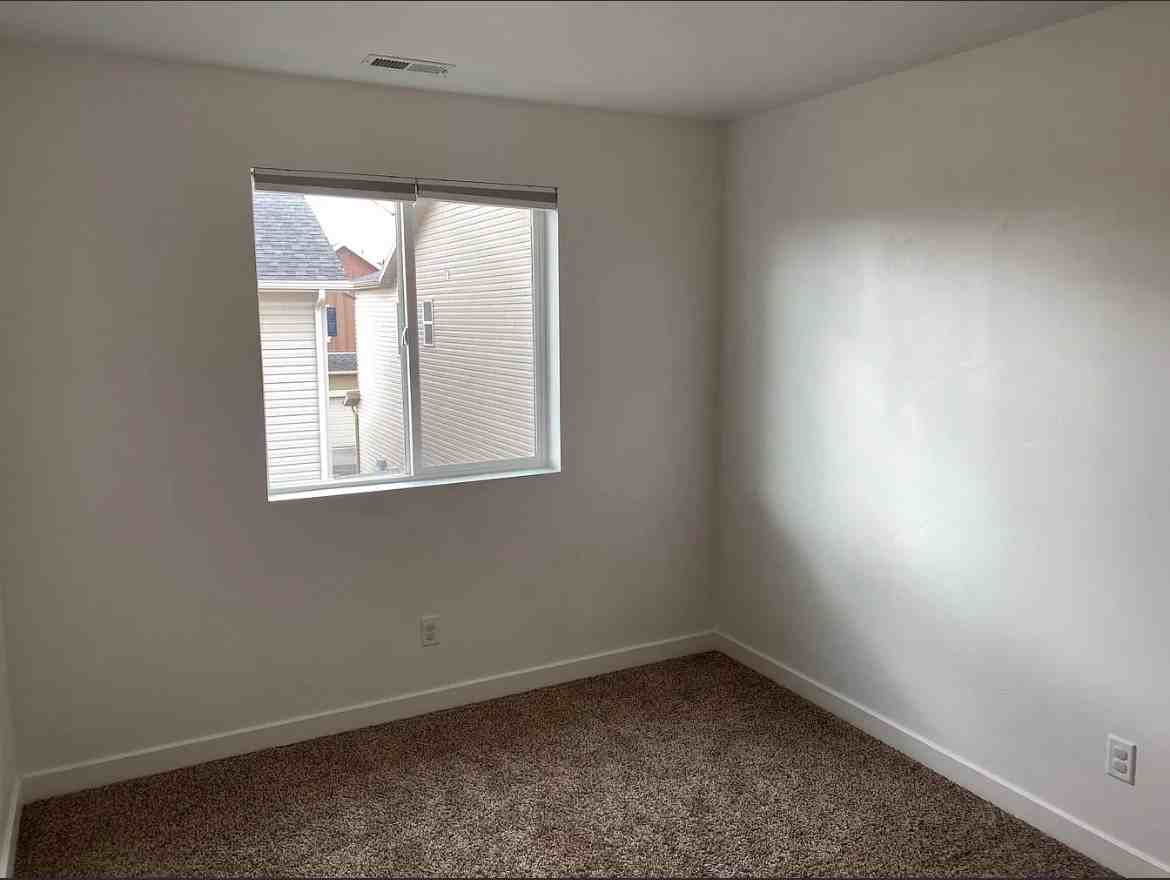 937 W Stonehaven Dr - Photo 5 of 14