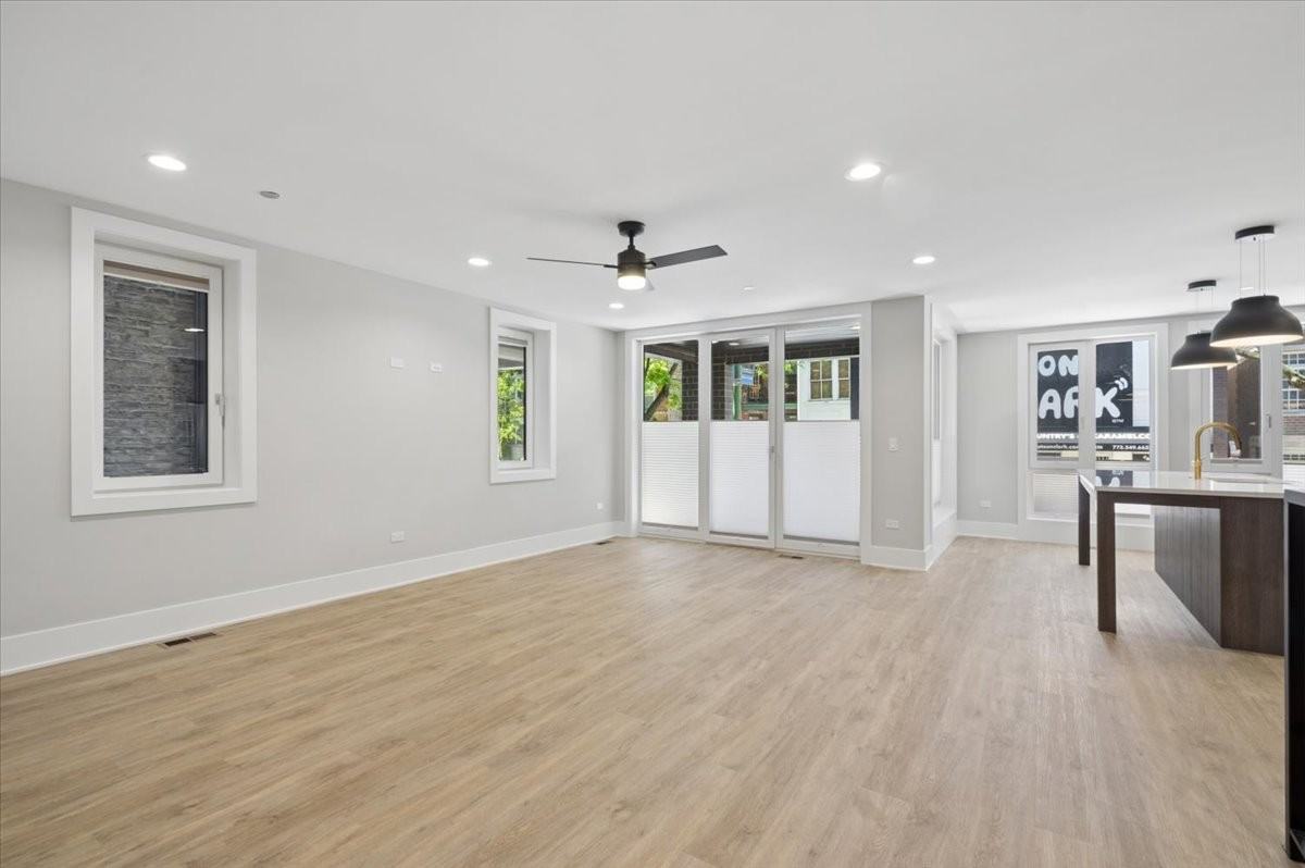 3839 N. Clark - 104 #104 - Photo 3 of 16