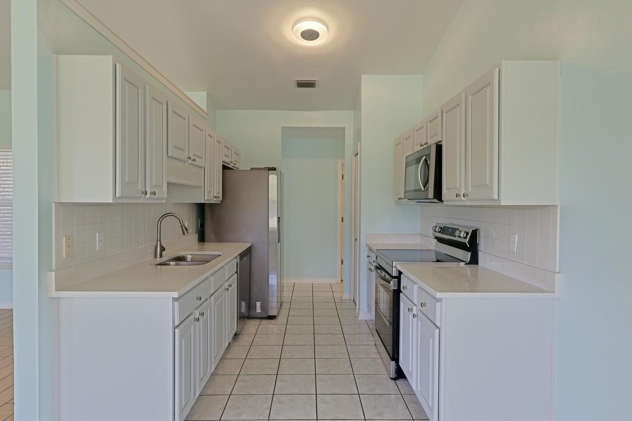 1876 Jamaica Dr - Photo 2 of 23