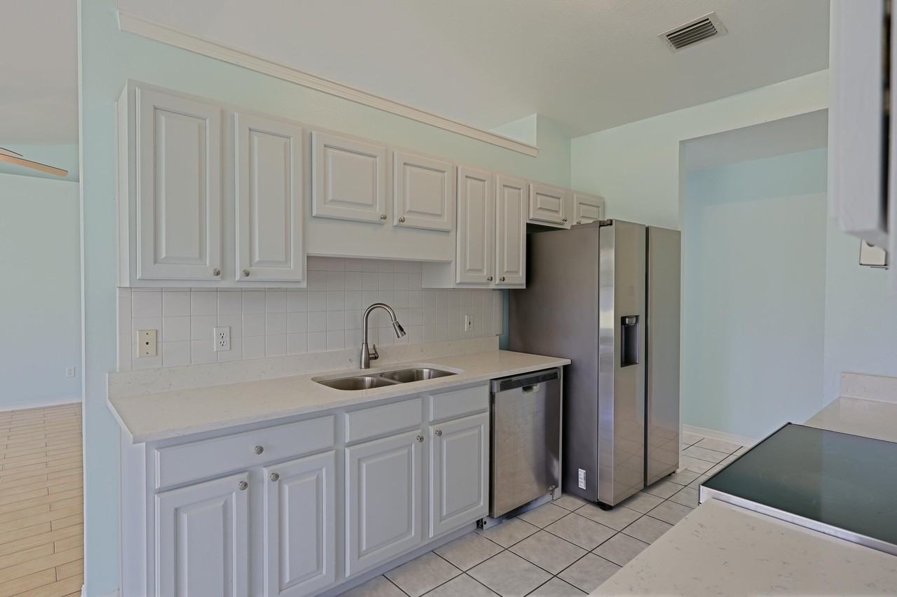 1876 Jamaica Dr - Photo 3 of 23