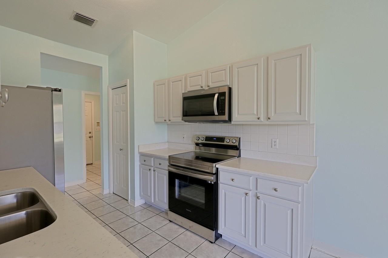 1876 Jamaica Dr - Photo 4 of 23