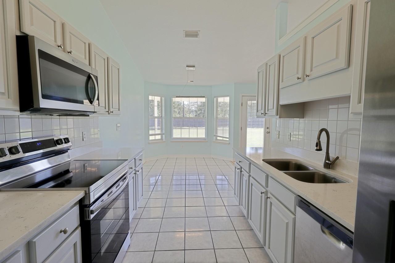1876 Jamaica Dr - Photo 5 of 23