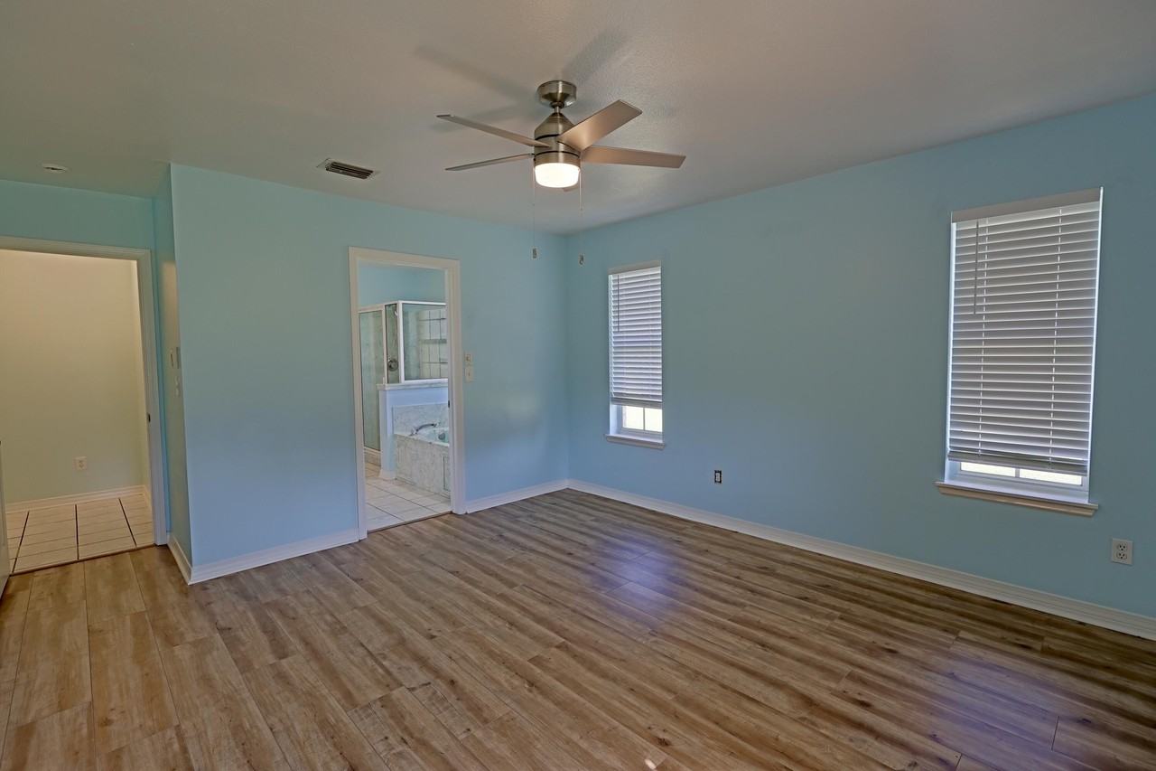 1876 Jamaica Dr - Photo 7 of 23