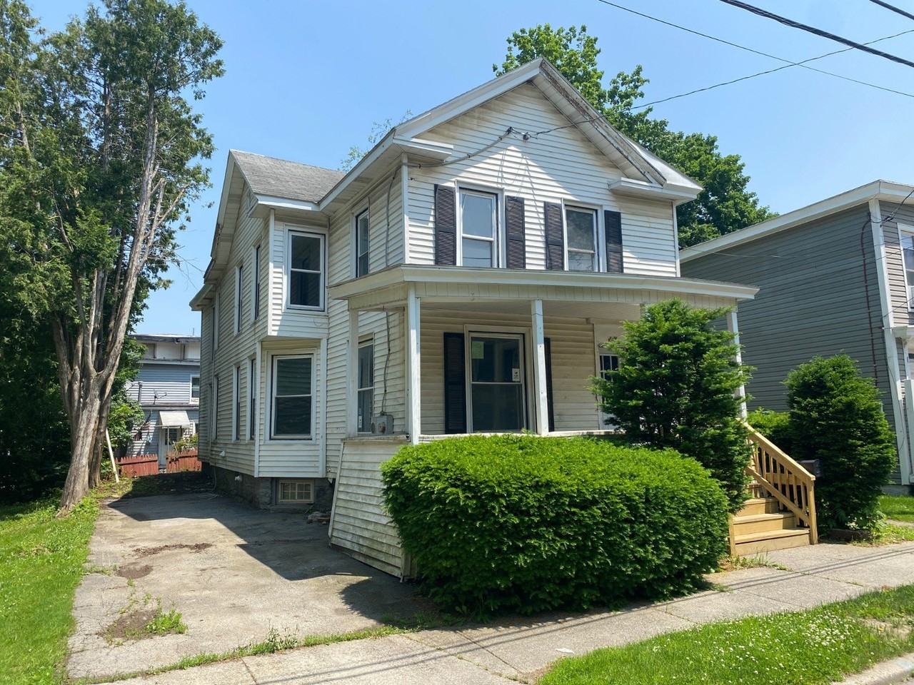 60 Center St - Photo 2 of 44