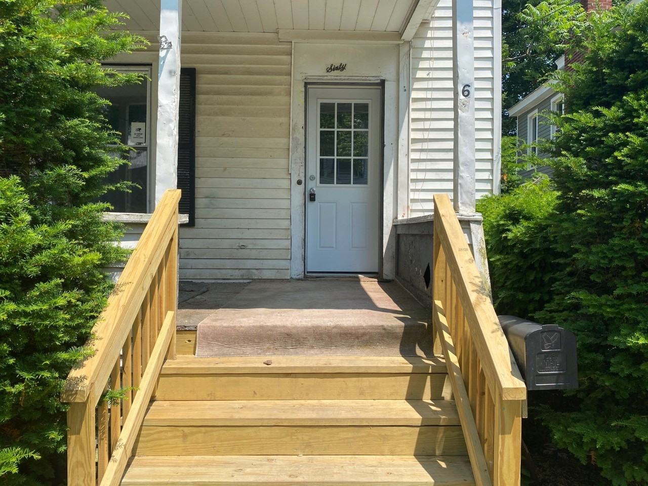 60 Center St - Photo 5 of 44