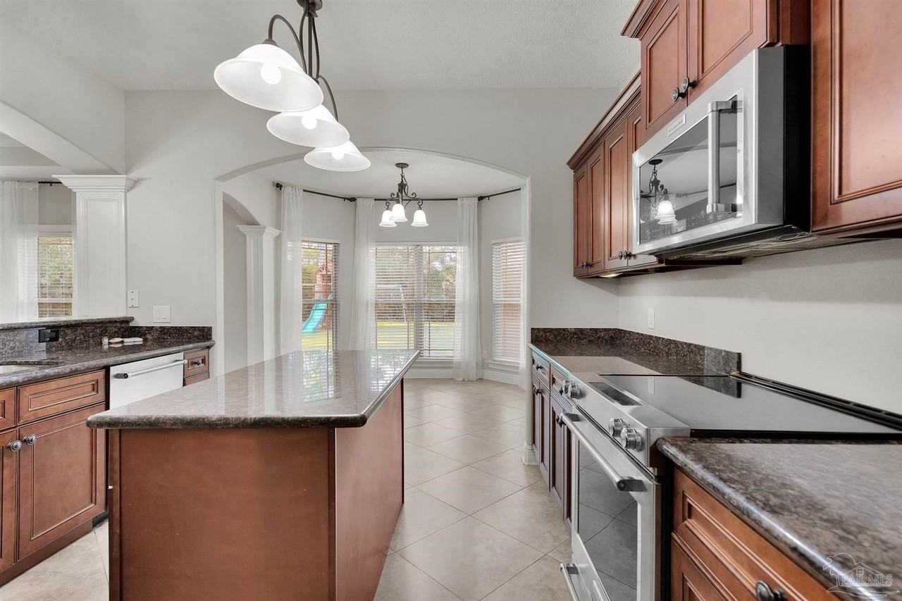 7151 Reef St - Photo 7 of 42