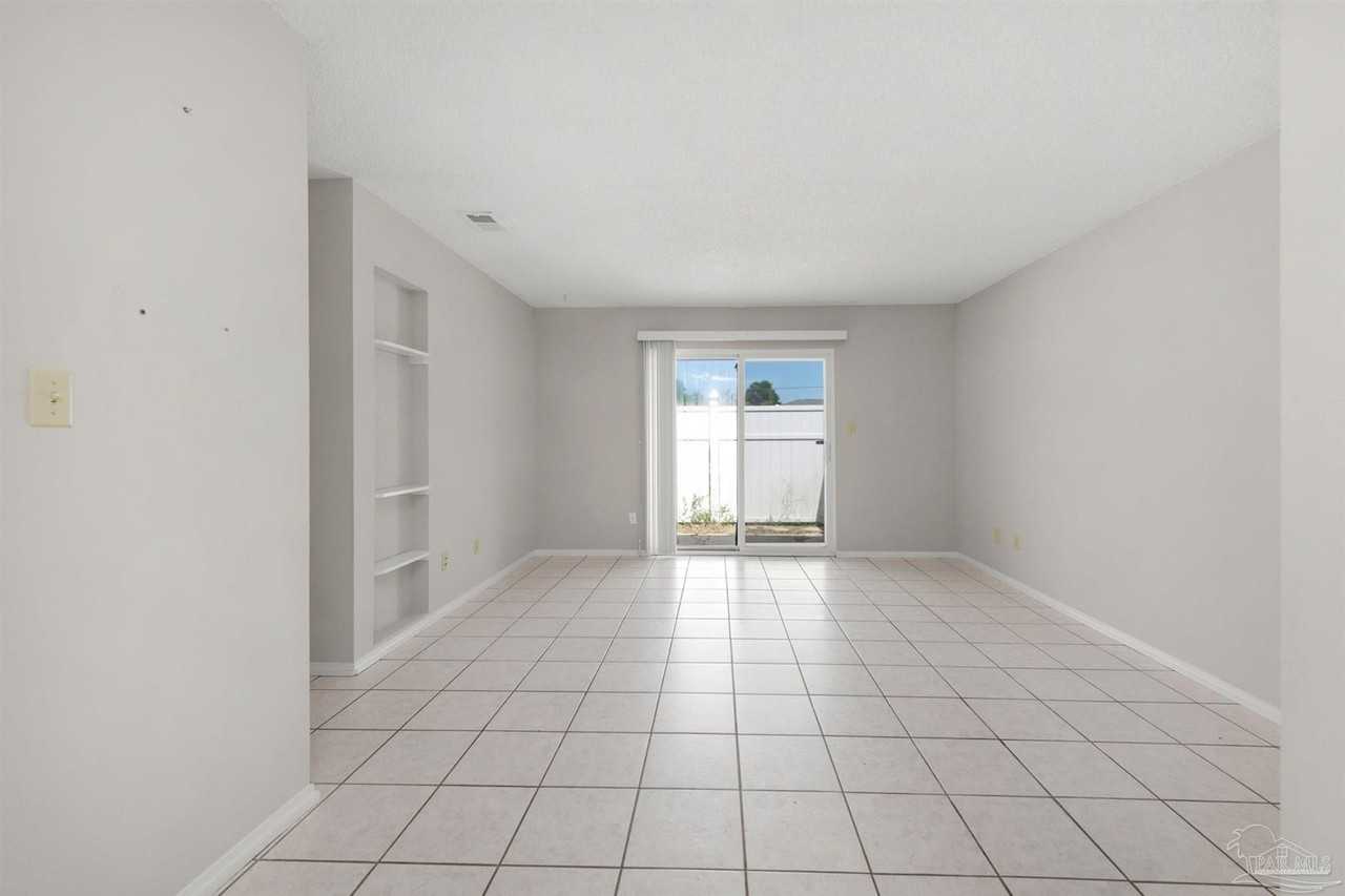 3411 Green Briar Cir - Photo 3 of 19