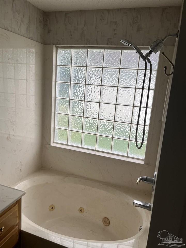 8958 Ellen Ct - Photo 6 of 12
