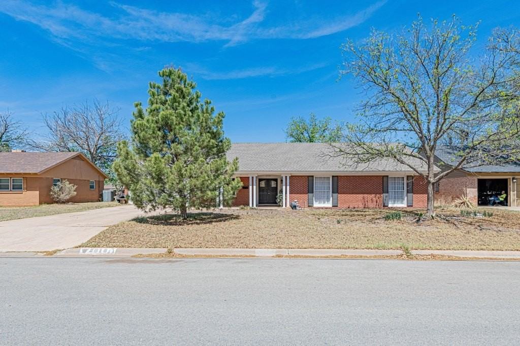 2818 Frontier Dr - Photo 3 of 35