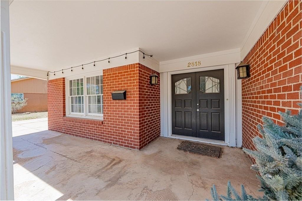 2818 Frontier Dr - Photo 5 of 35
