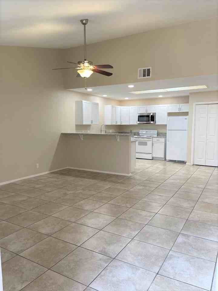 117 N Glenwood Dr #D - Photo 2 of 23