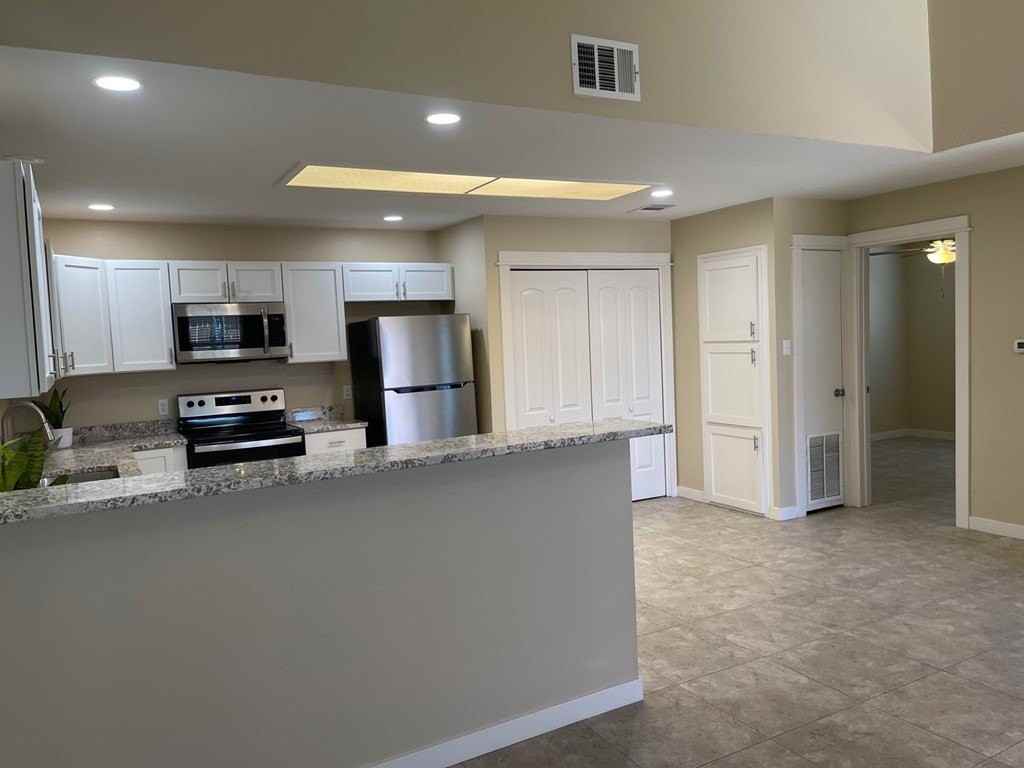 117 N Glenwood Dr #D - Photo 5 of 23
