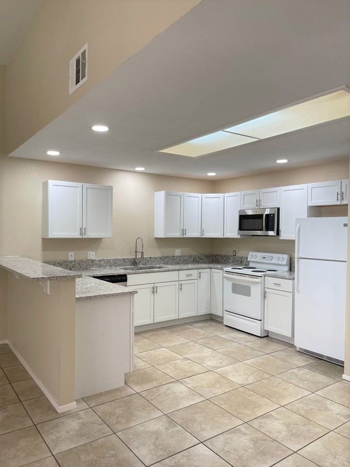 117 N Glenwood Dr #D - Photo 6 of 23