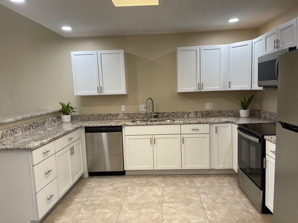 117 N Glenwood Dr #D - Photo 7 of 23