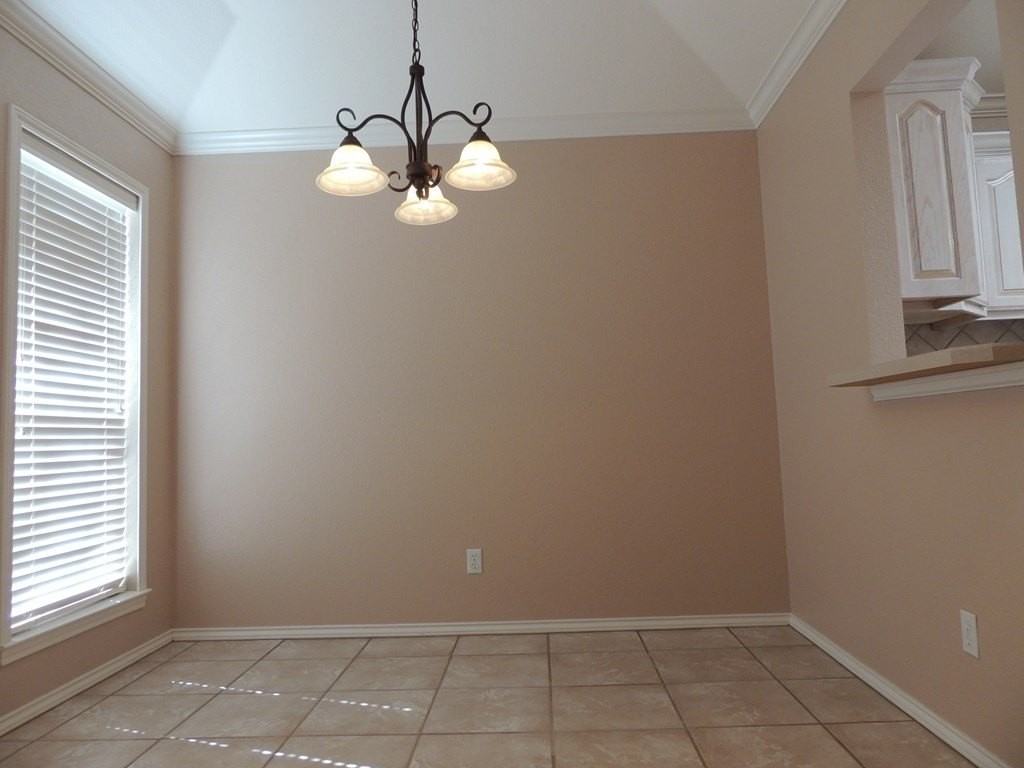 2913 Sunburst Dr - Photo 3 of 38