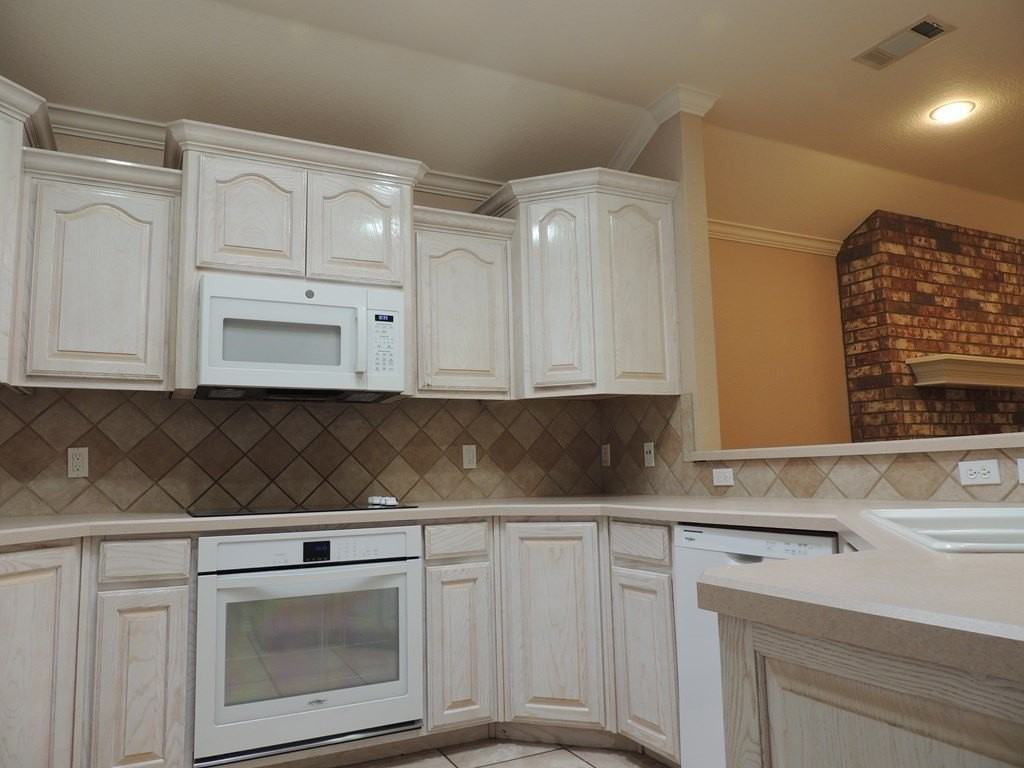 2913 Sunburst Dr - Photo 5 of 38