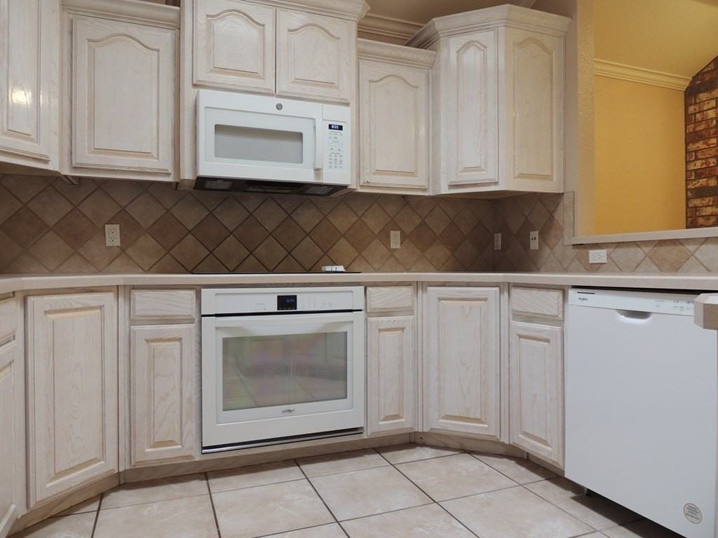 2913 Sunburst Dr - Photo 6 of 38