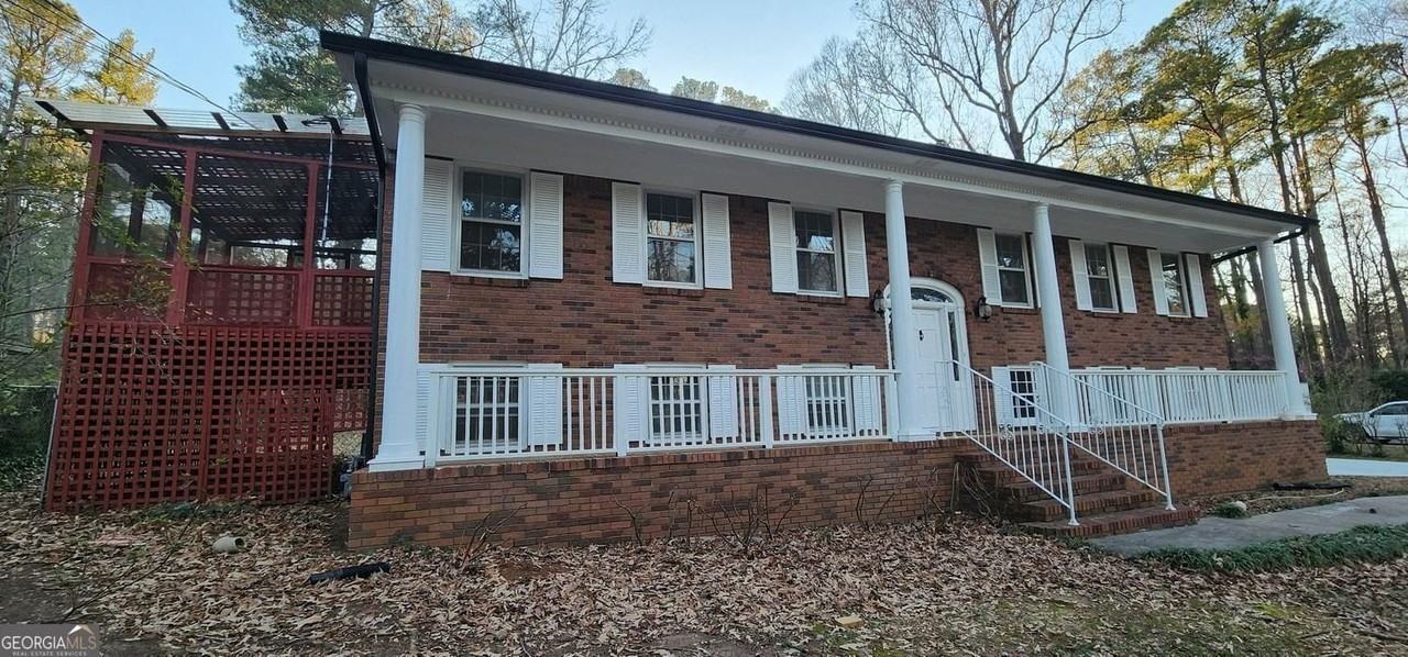 2349 Valley Way - Photo 3 of 39