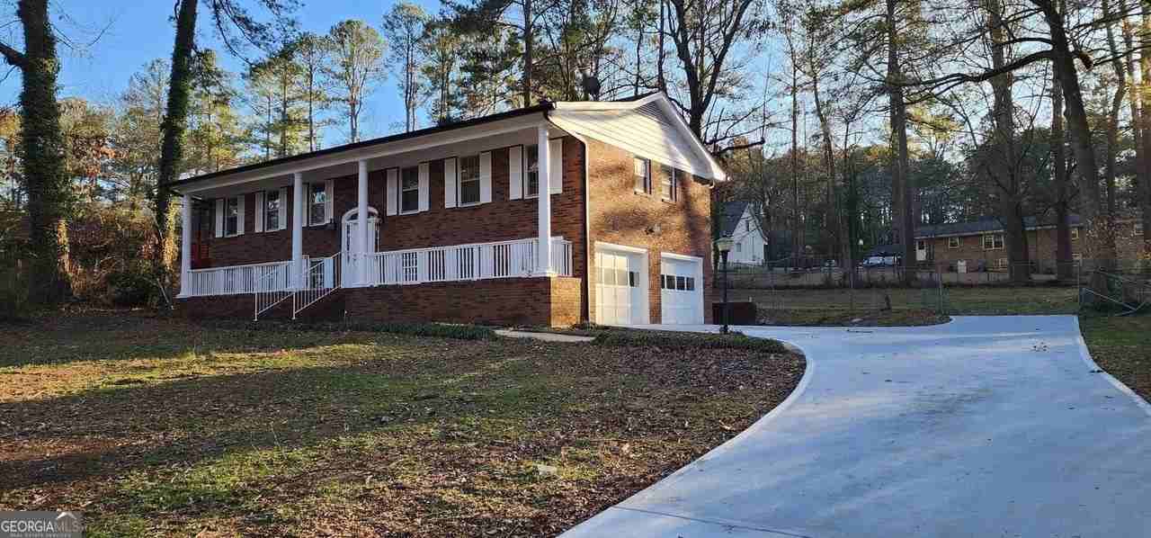 2349 Valley Way - Photo 5 of 39