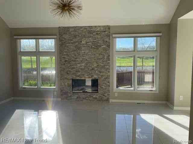 5118 Simpson Lake Rd - Photo 6 of 14
