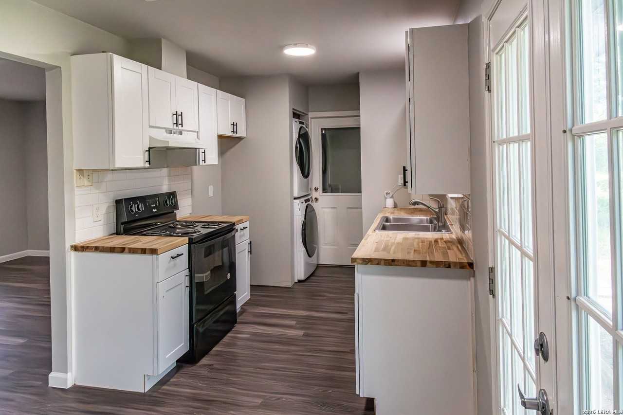 4319 Algruth Dr - Photo 4 of 10