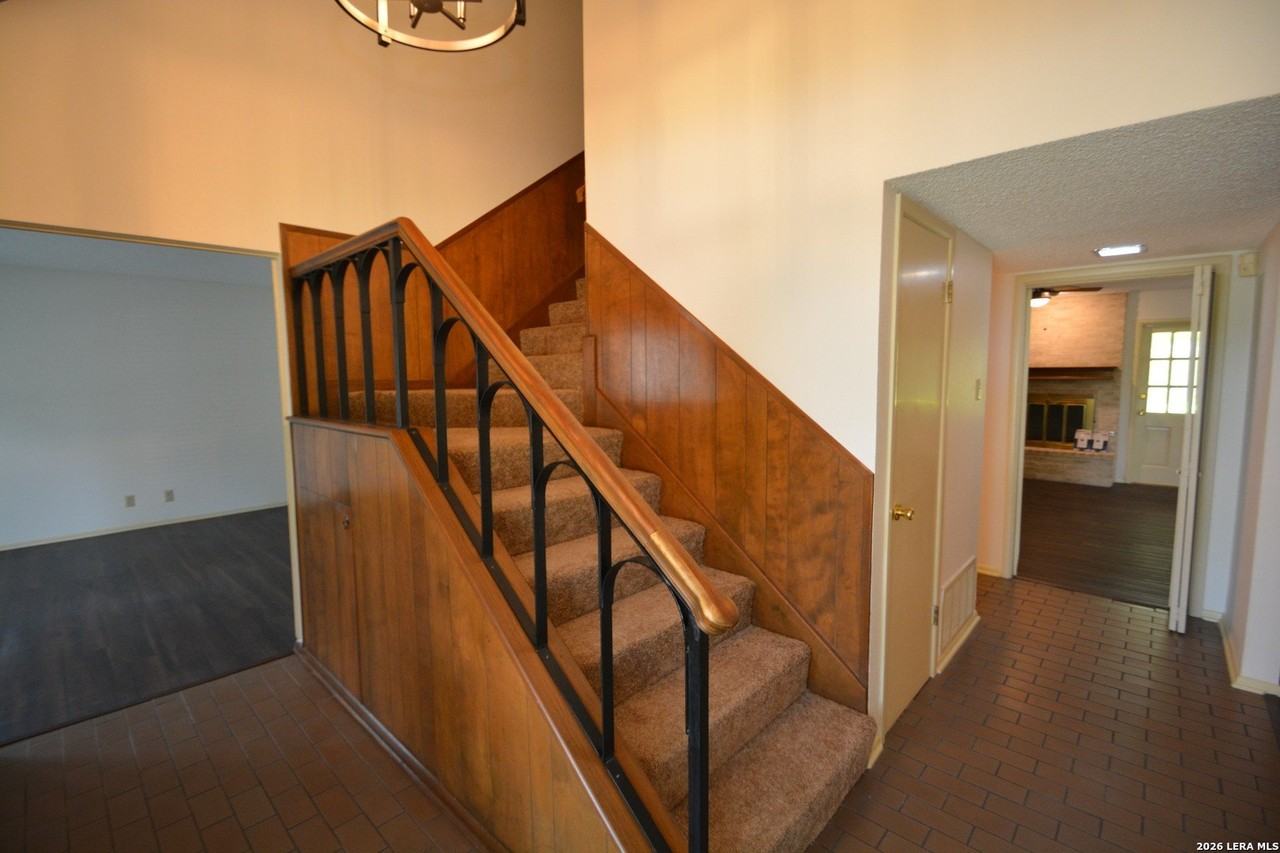 602 Briar Oak St - Photo 2 of 24