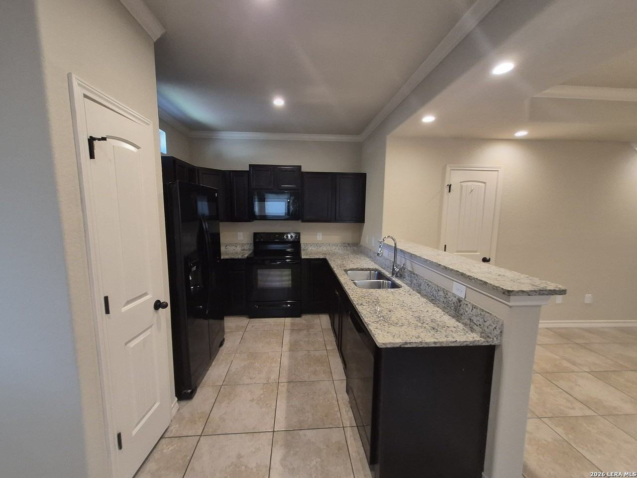 6870 Lakeview Dr #101 - Photo 6 of 25
