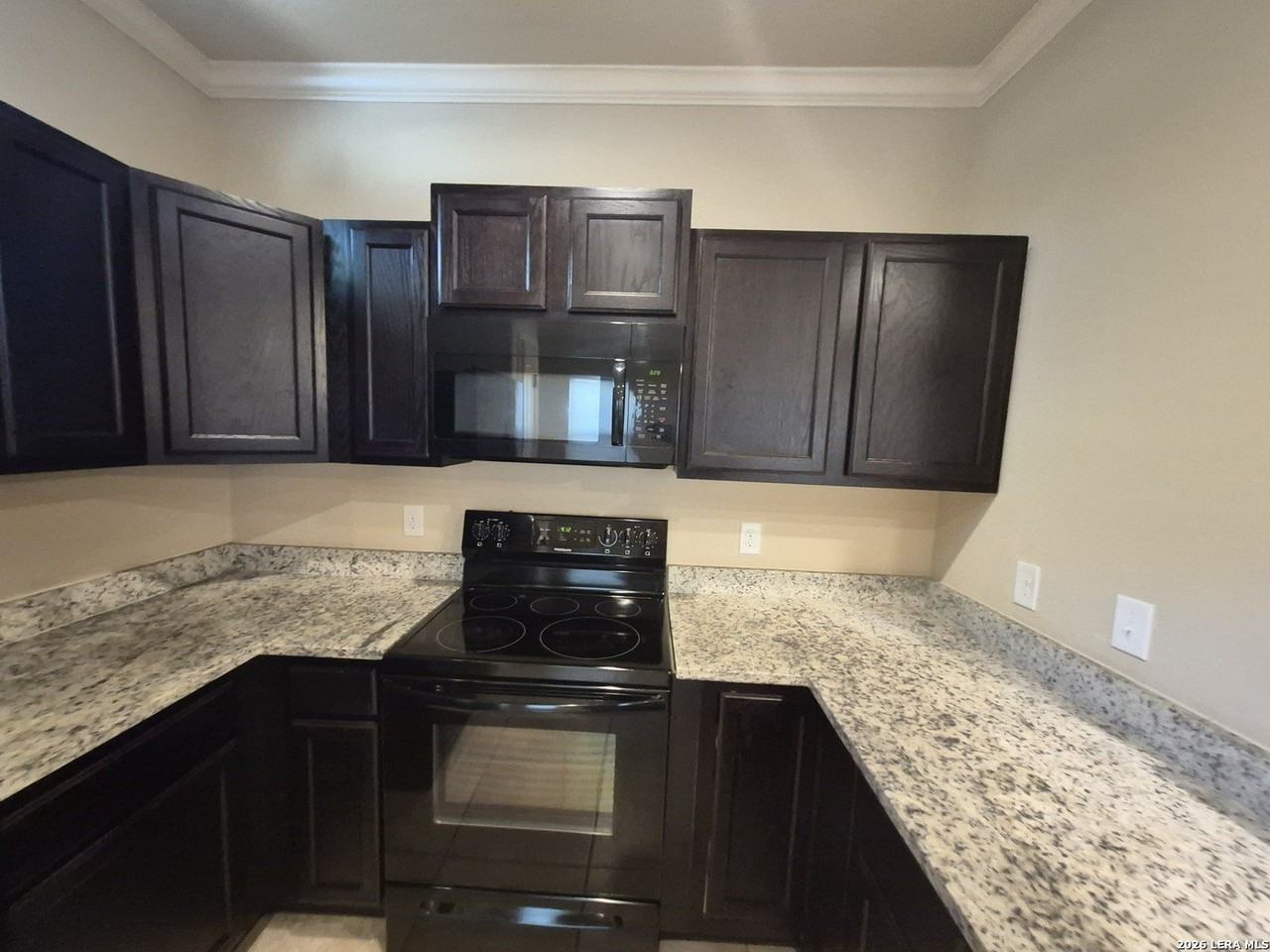 6870 Lakeview Dr #101 - Photo 7 of 25