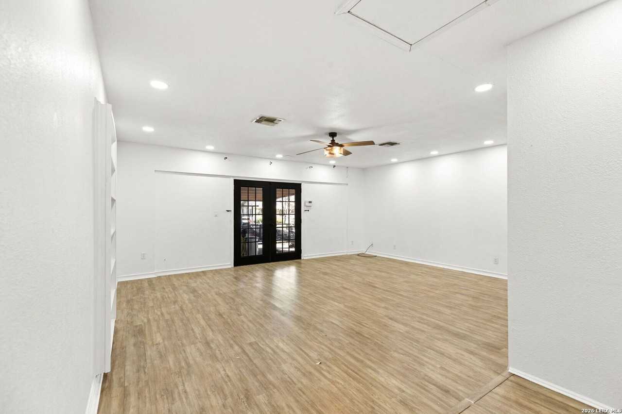322 Lantana Ln - Photo 4 of 26