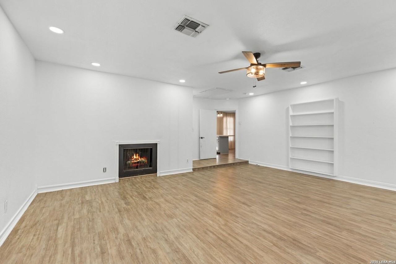 322 Lantana Ln - Photo 5 of 26