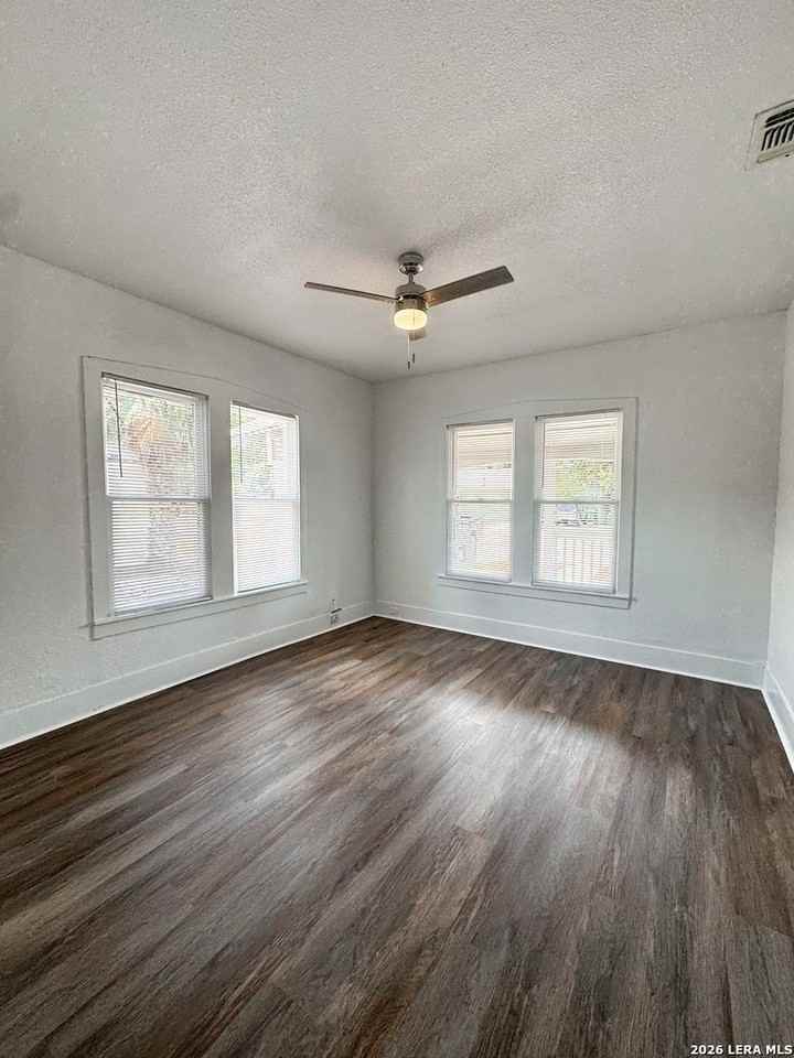 935 W Ridgewood Ct - Photo 5 of 7