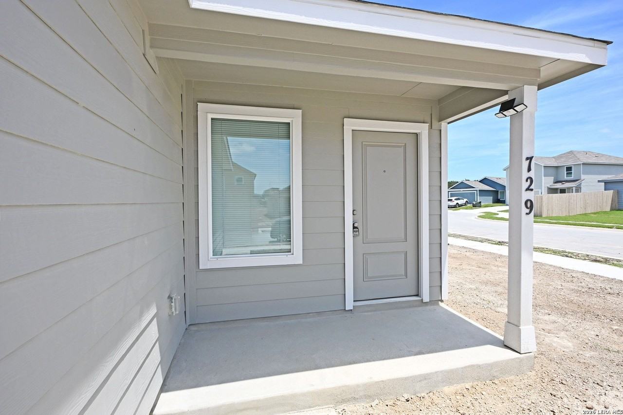 729 Thea Mdws - Photo 2 of 29