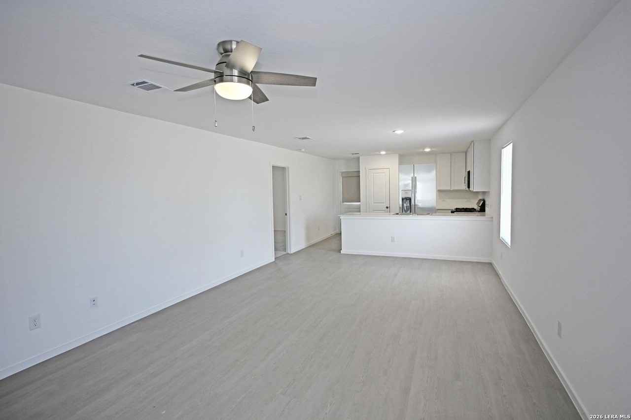 729 Thea Mdws - Photo 3 of 29